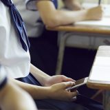 中学生でも出会い系など使えるサイトはありませんか。