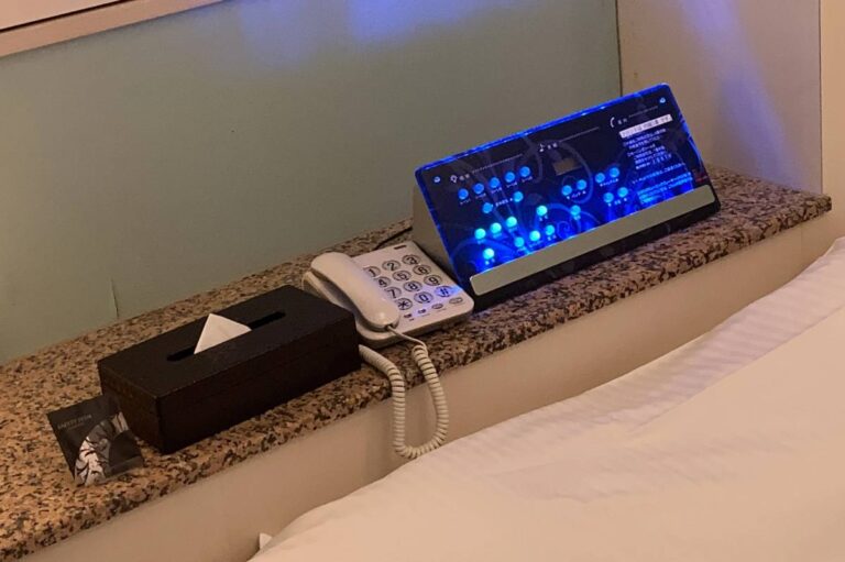 ホテルの電話